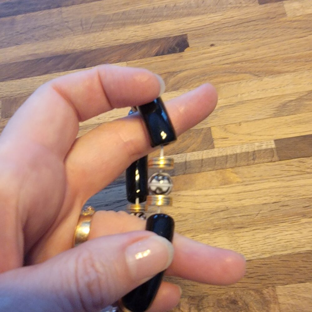 Meghan Browne Style GALA GB Black/Gold/White Chunky Stretch Resin Bead B… - Picture 5 of 12